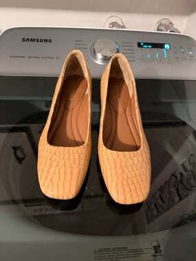 Donald Pliner Drew Patent Croco Embossed Leather Block Heel Pumps